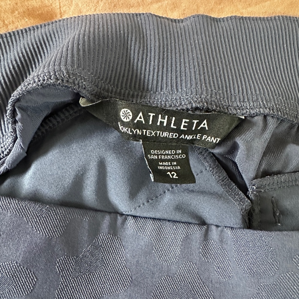 Athleta Brooklyn Textured Ankle Pant Leopard Medieval Violet Size 12 - Picture 11 of 16